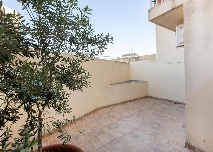 Gudja - Lovely 3 Bedroom Unit With Own Private Entrance