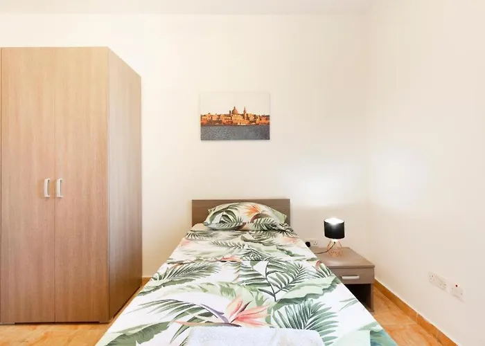 Gudja - Lovely 3 Bedroom Unit With Own Private Entrance