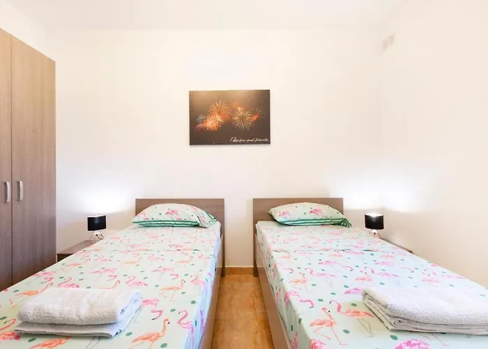 Gudja - Lovely 3 Bedroom Unit With Own Private Entrance