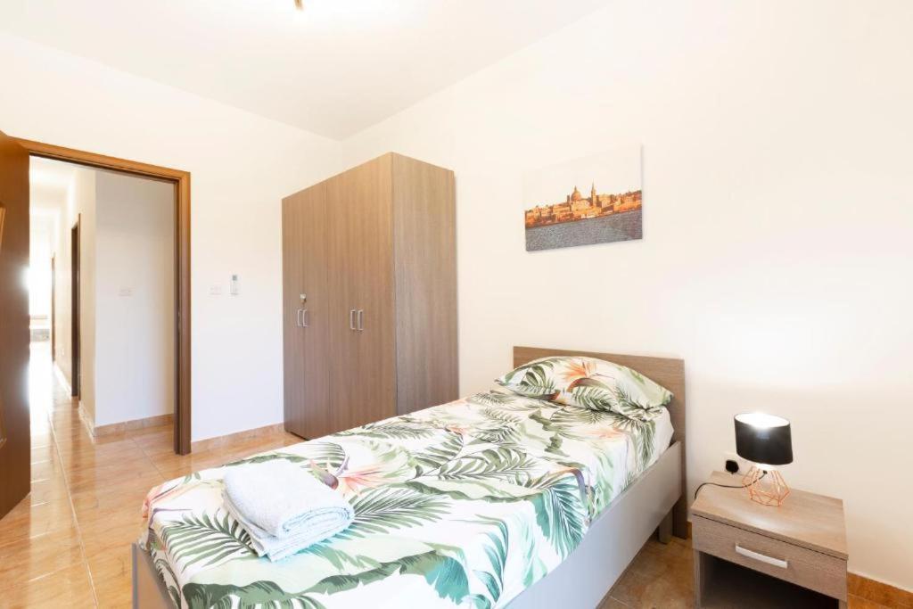 - Lovely 3 Bedroom Unit With Own Private Entrance * Gudja