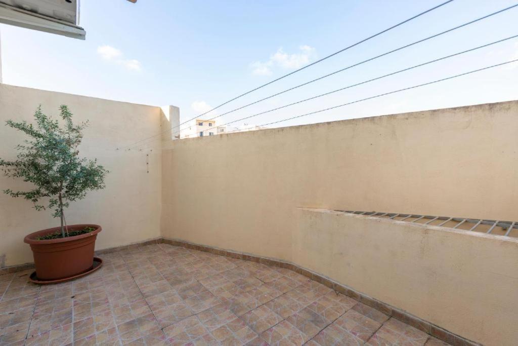 Holiday home - Lovely 3 Bedroom Unit With Own Private Entrance Gudja