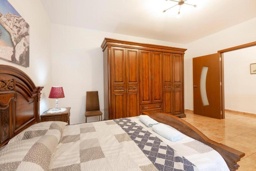 - Lovely 3 Bedroom Unit With Own Private Entrance *