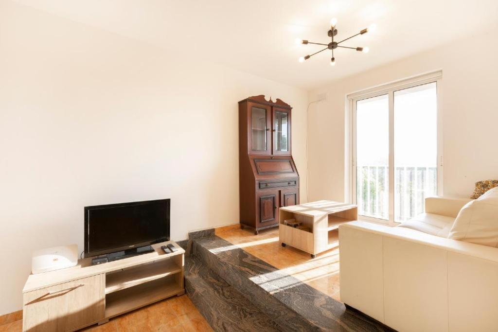 - Lovely 3 Bedroom Unit With Own Private Entrance * Gudja