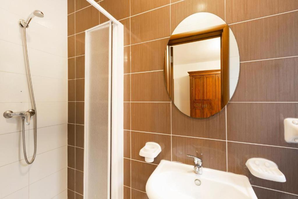 - Lovely 3 Bedroom Unit With Own Private Entrance Holiday home Gudja