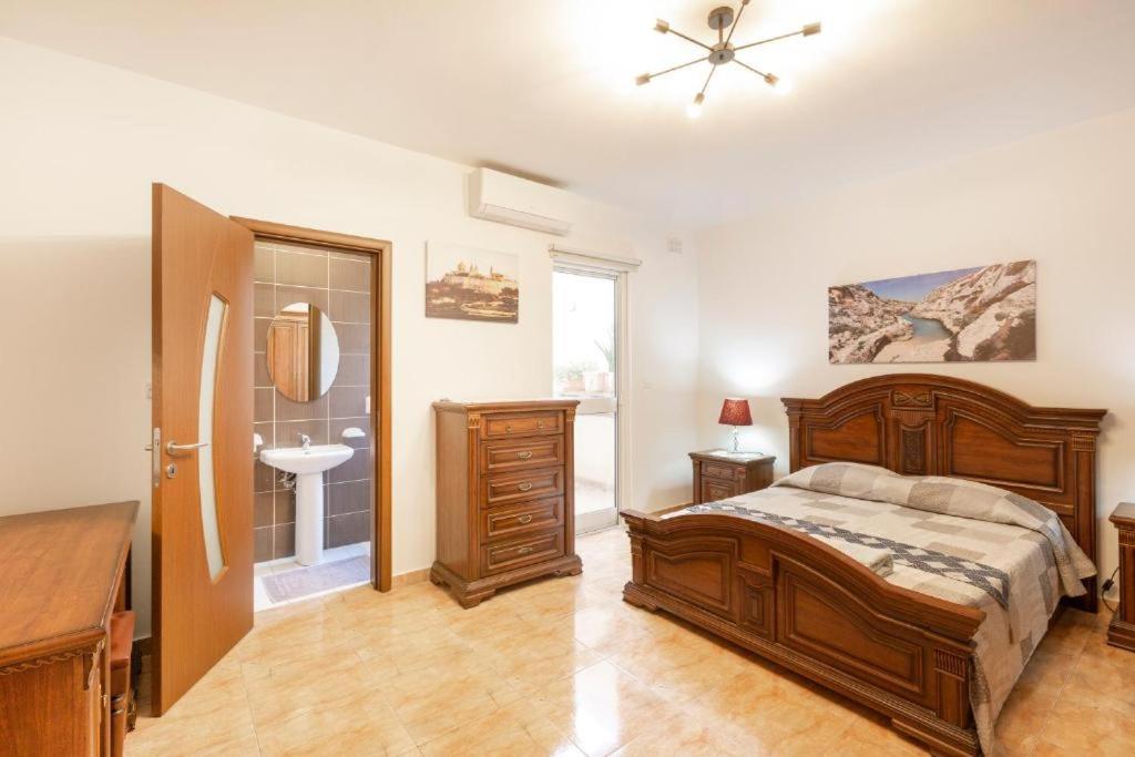 - Lovely 3 Bedroom Unit With Own Private Entrance Holiday home