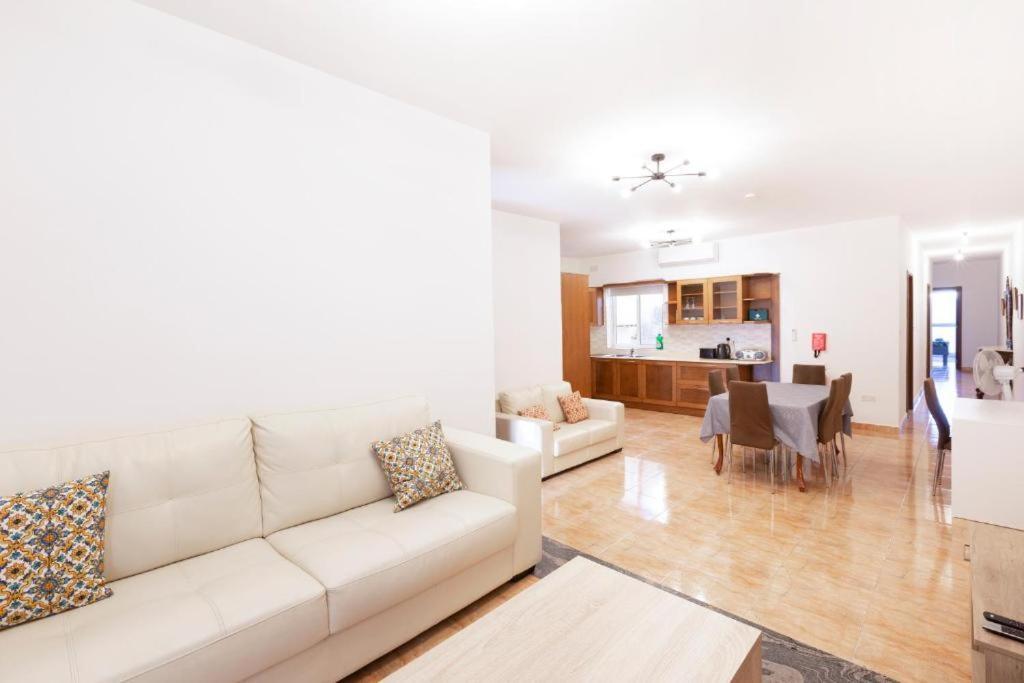 - Lovely 3 Bedroom Unit With Own Private Entrance