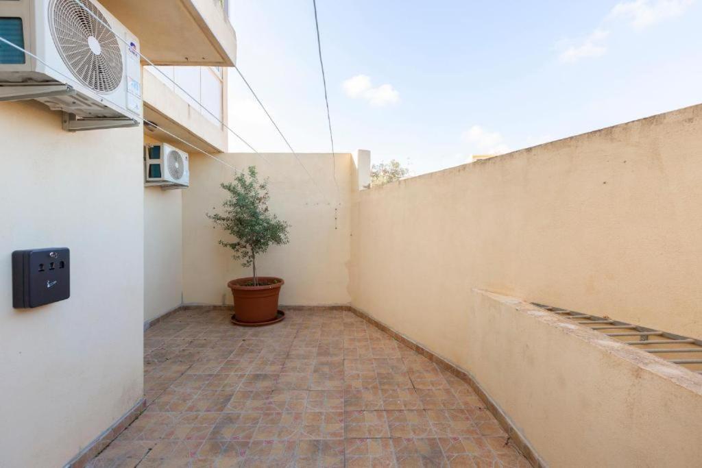 - Lovely 3 Bedroom Unit With Own Private Entrance *