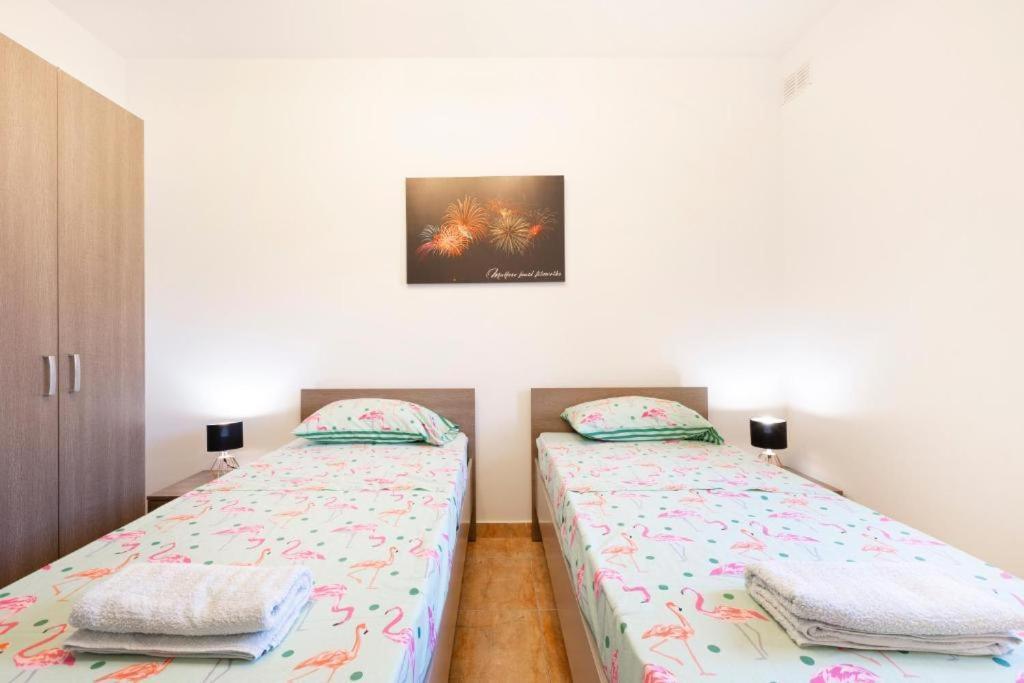 - Lovely 3 Bedroom Unit With Own Private Entrance Gudja